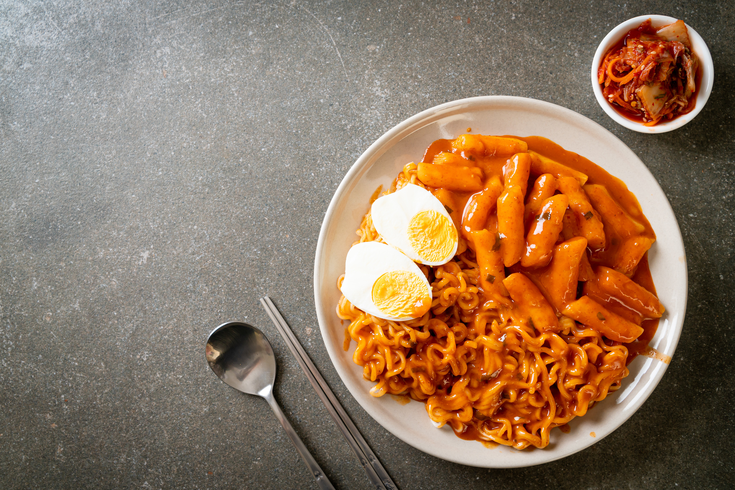 Rabokki (Ramen or Korean Instant Noodle and Tteokbokki) in Spicy